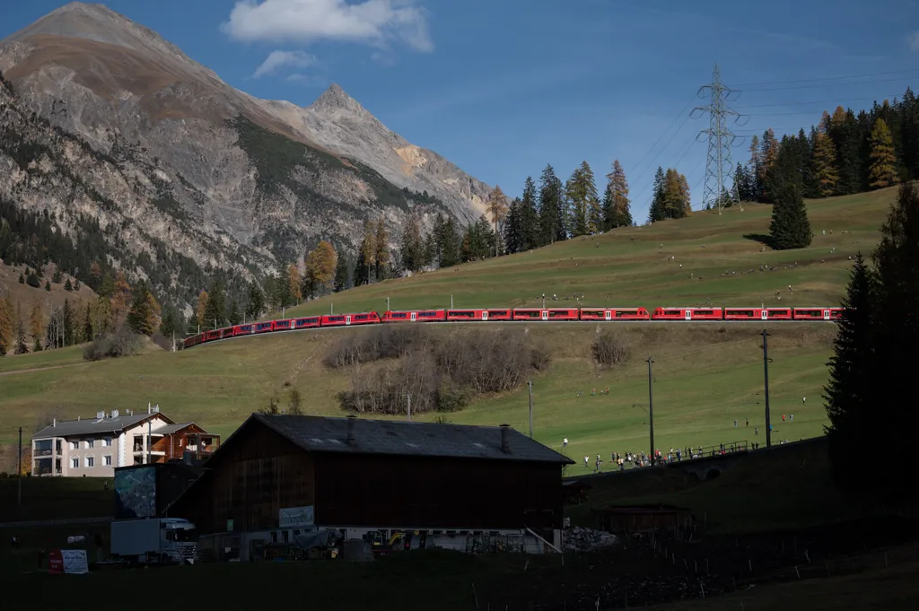 A világ leghosszabb személyvonata, rekord, svájc, vonat, leghosszabb, vasút 