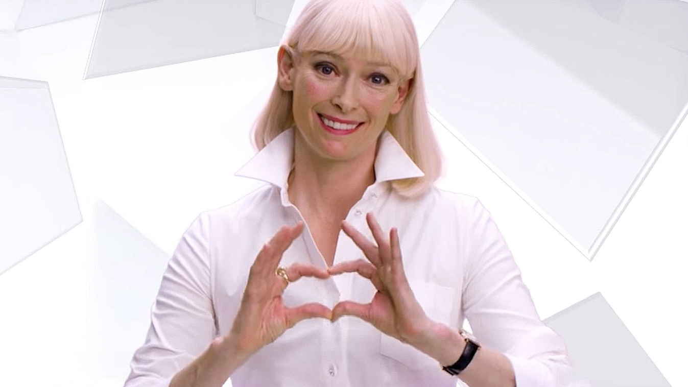 Tilda Swinton az Okja című filmhez készített reklámban 