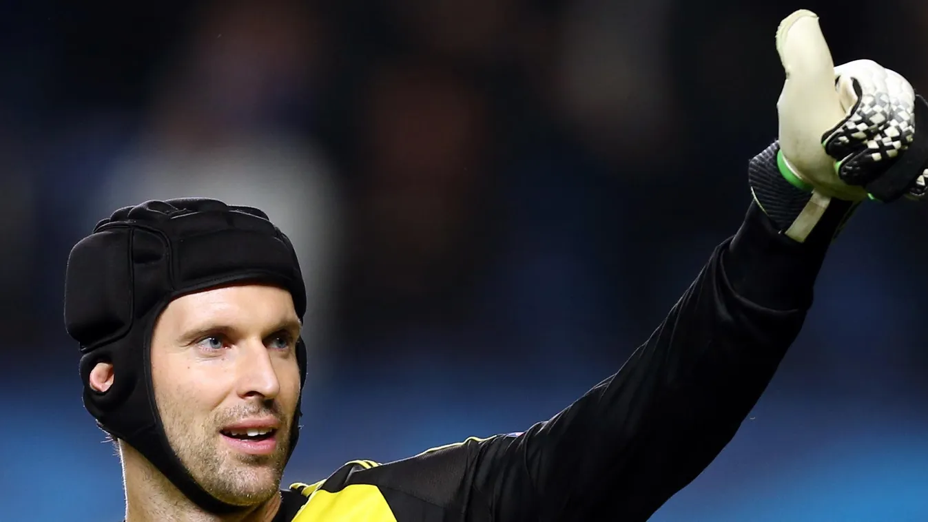 FC Chelsea London vs FC Schalke 04 soccer pitch group MATCH Petr Cech HORIZONTAL Goalkeeper Petr Cech of Chelsea thumbs up after the UEFA Champions League group E soccer match between Chelsea FC and FC Schalke 04 at Stamford Bridge Stadium in London, Brit