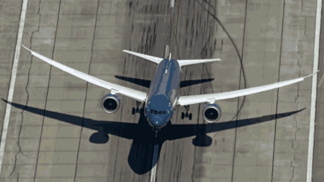 Watch The 787-9 Tear Up The Skies Like A Fighter Jet 