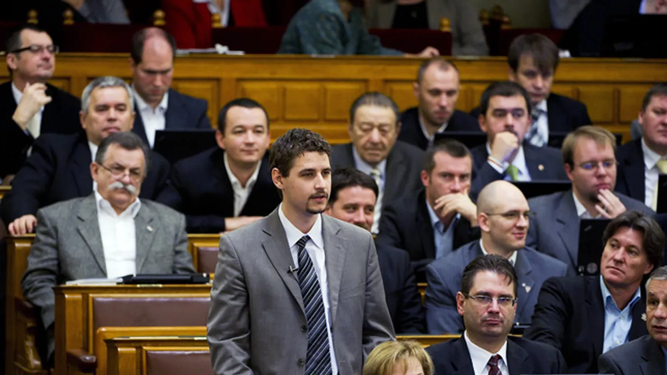 parlament, planáris ülés, Farkas Gergely, a Jobbik képviselője felszólal az Országgyűlés plenáris ülésén