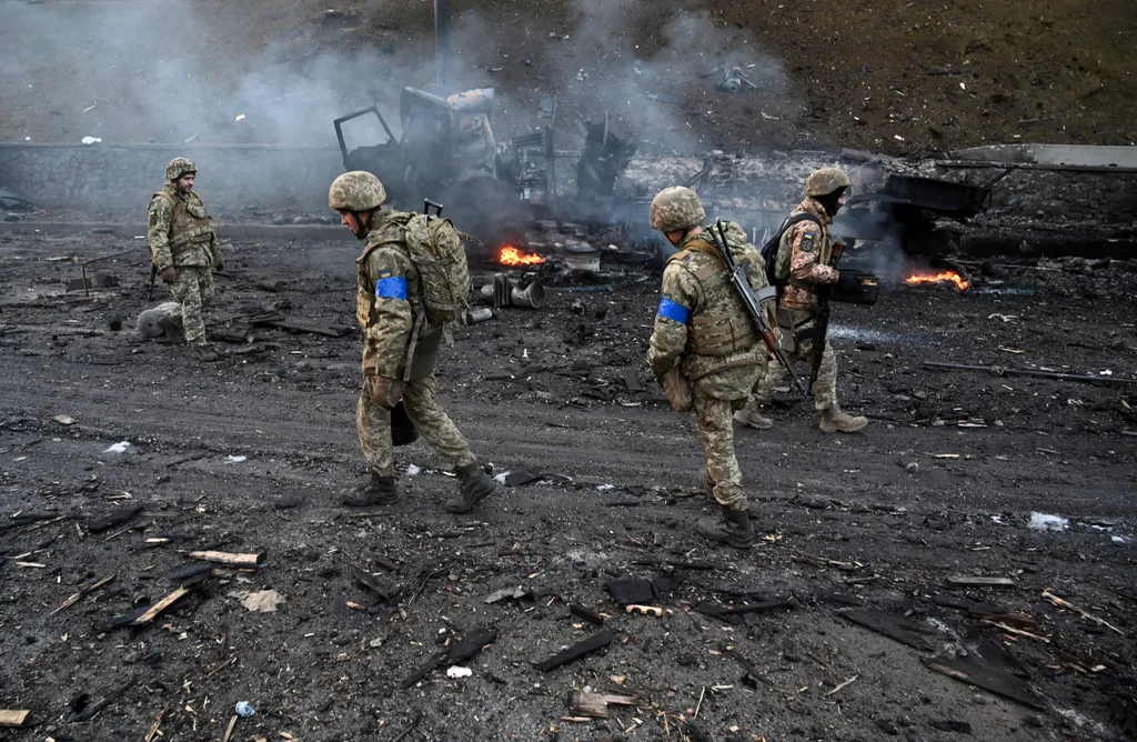 Ukrán válság 2022, ukrán, orosz, háború, Ukrajna, Kijev, robbanás, utcai harc, gránát,  conflict Horizontal 