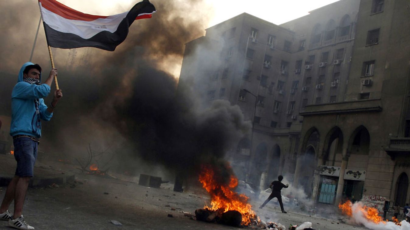 A biztonsági erők és az iszlamisták összecsapásaiban 51-en haltak meg Kairóban vasárnap, amely a fegyveres erők napja volt Egyiptomban