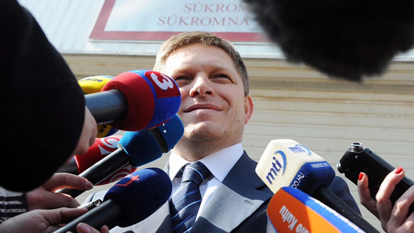 szlovákia, választások, Robert FICO, a legerősebb szlovákiai ellenzéki párt, a baloldali Irány - Szociáldemokrácia (Smer-SD) vezetője, volt szlovák miniszterelnök nyilatkozik a sajtónak Pozsonyban