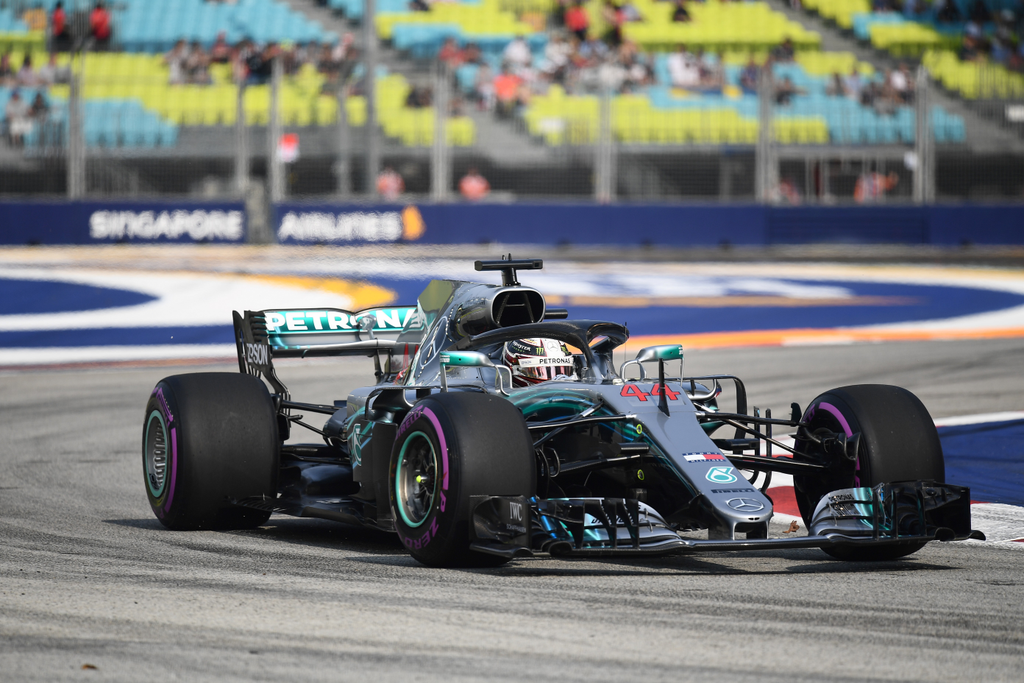 A Forma-1-es Szingapúri Nagydíj pénteki napja, Lewis Hamilton, Mercedes-AMG Petronas 