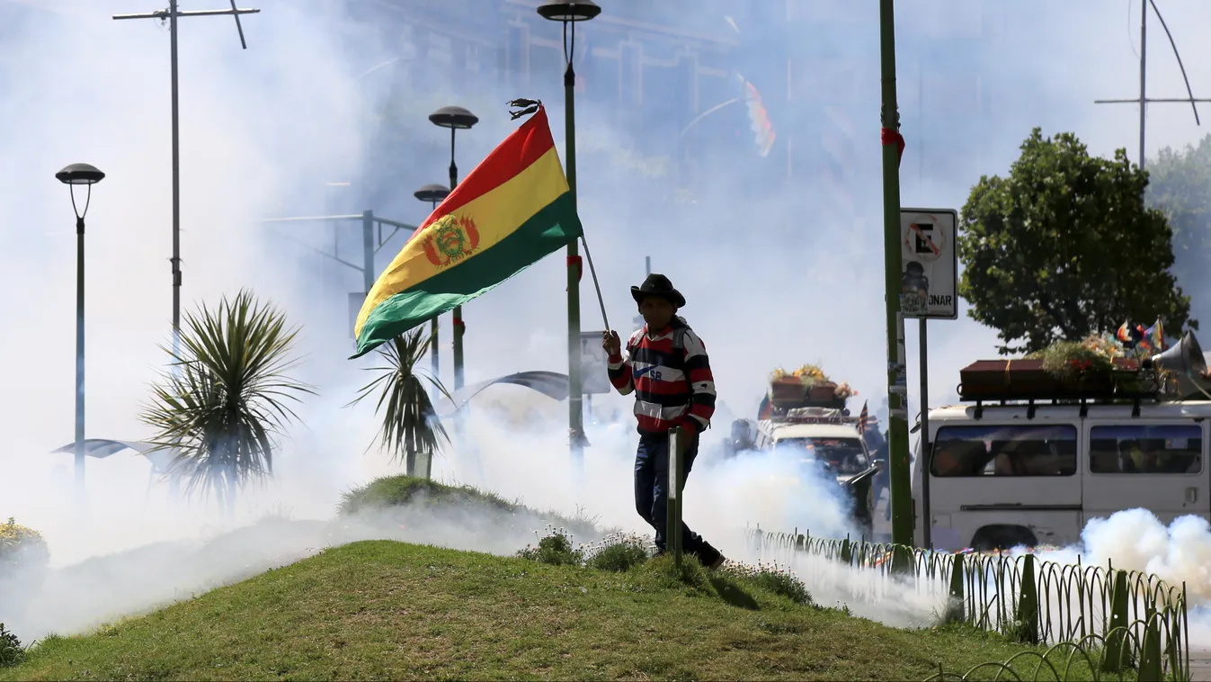 Bolívia, tüntetés, könnygáz 