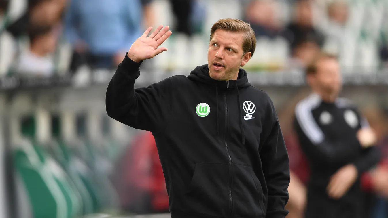 VfL Wolfsburg - Bayern Munich Sports soccer Bundesliga Group of two Horizontal, Florian Kohfeldt 