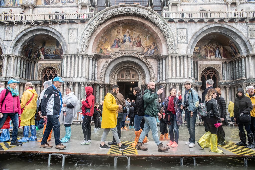 High Water In Venice Italy weather venice CITY disaster ENVIRONMENT Geographical Locations MEAT Venice - Italy WATER october 29 2018 High Water In Venice public space urban area TOURISM tourist attraction CROWD STREET BUILDING town square recreation 
