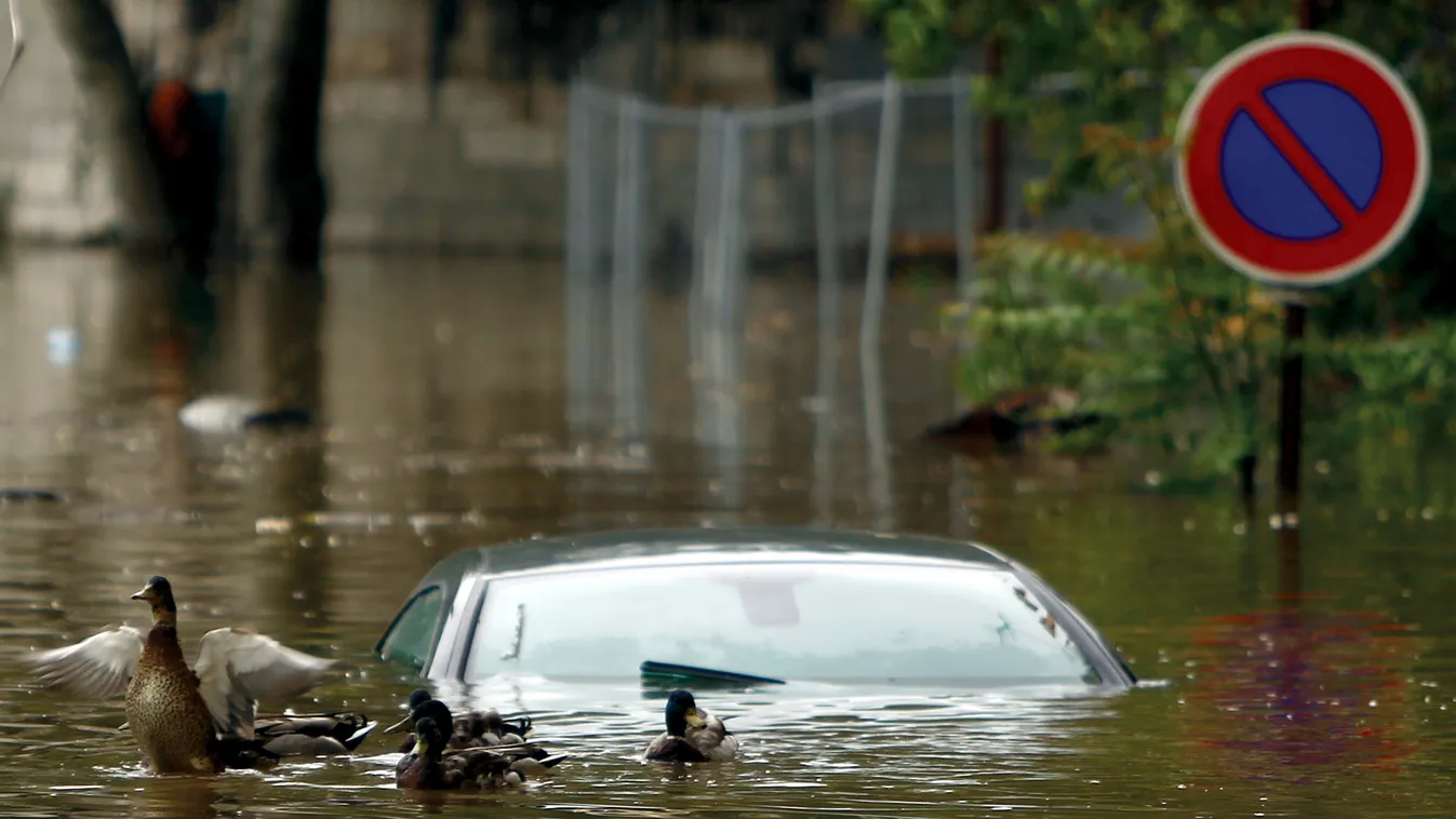 Párizs víz alatt – Évtizedek óta nem tapasztalt árvíz a francia fővárosban 