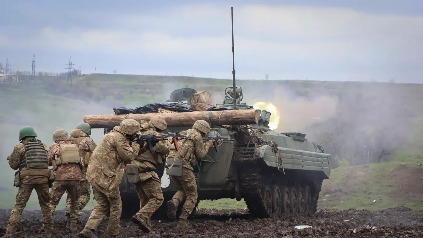Donyeck, Ukrajna, háború, orosz-ukrán háború, katona, tank, 