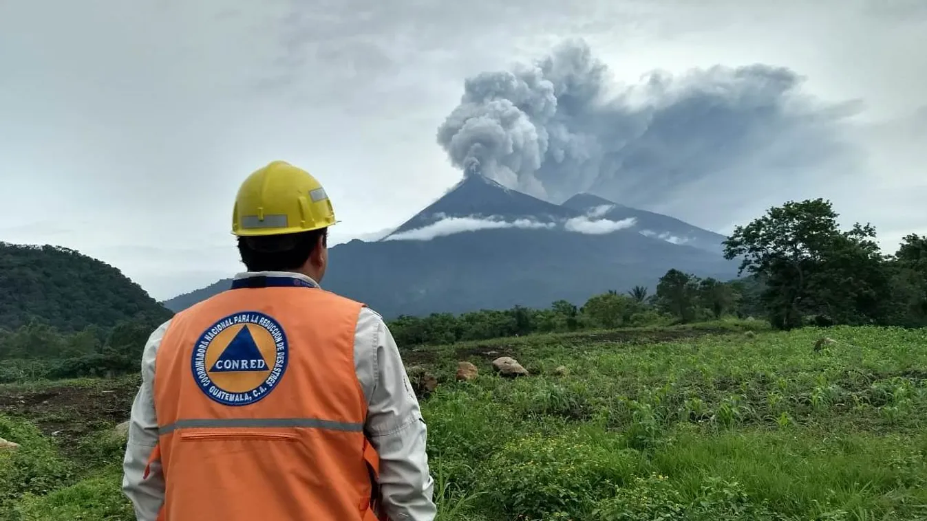 80603234. Guatemala, 3 Jun2018  (Notimex- Especial).- Una alerta roja fue declarada hoy en las poblaciones guatemaltecas de Escuintla, Alotenango, Sacatepéquez, Yepocapa y Chimaltenango, impactadas por la segunda erupción de este ańo del Volcán de Fuego, 
