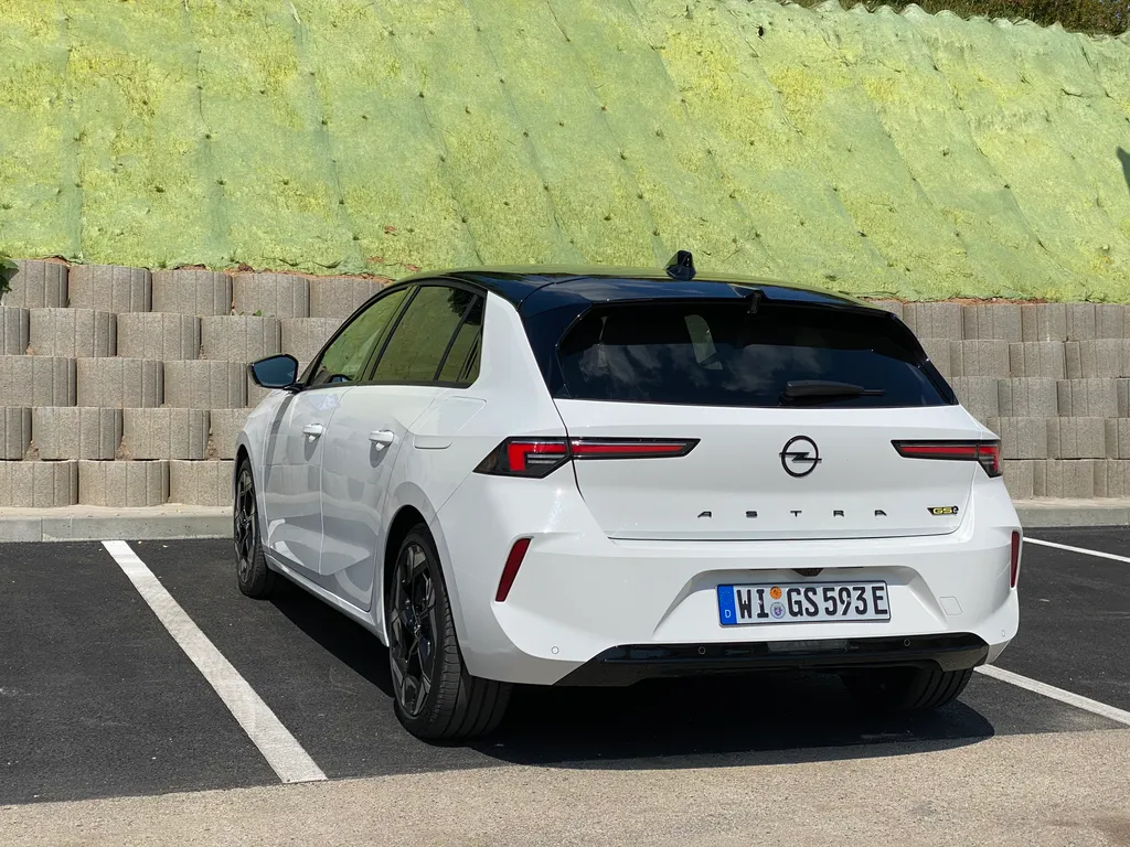 Opel Astra GSe menetpróba (2023) 
