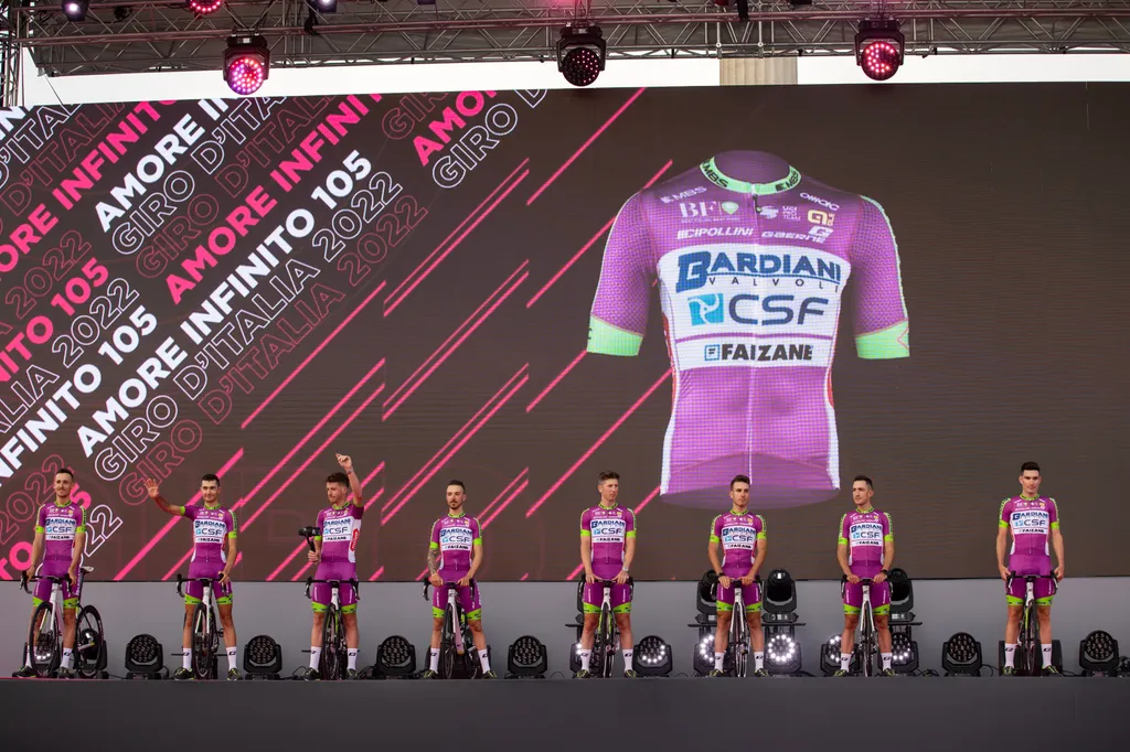 Giro d'Italia Hősök tere csapatbemutatók, 2022.05.04. 