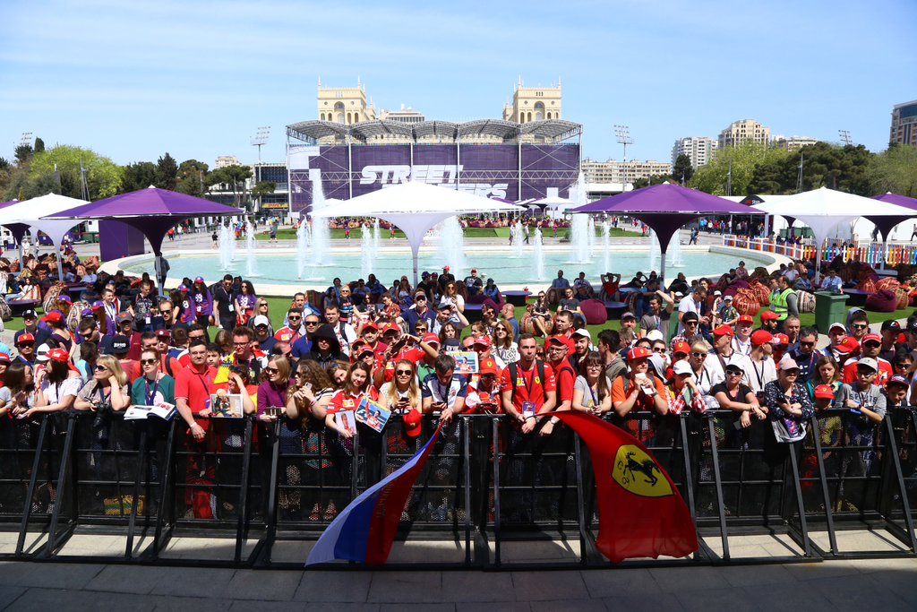 A Forma-1-es Azeri Nagydíj pénteki napja, közönség 