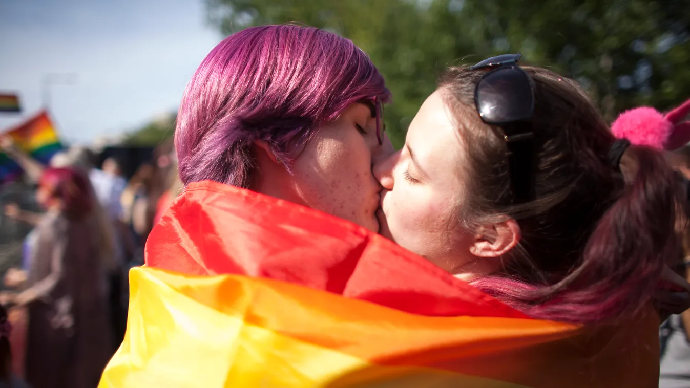 homoszexuális, leszbikus Gay Pride Parade In Warsaw demo protest manifestacion DEMONSTRATION polish poland warsaw POLITICAL ACTIVIST movement protests manifests march parade equality lgbt HOMOSEXUALITY rights HOMOSEXUAL right tolerance 