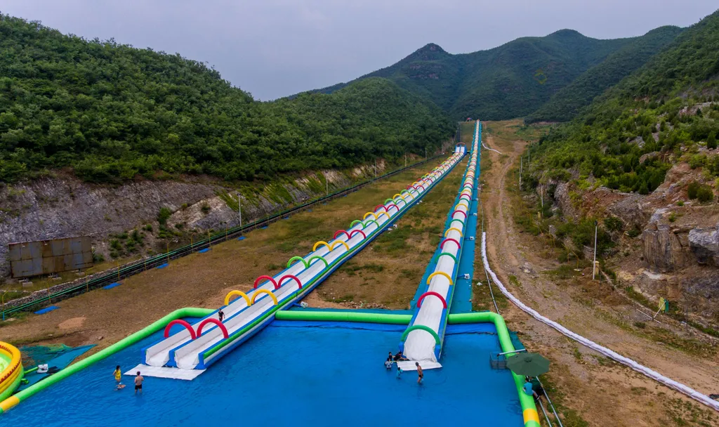 A pekingi Csingcsehu üdülőhelyen működik Ázsia leghosszabb vízi csúszdája 