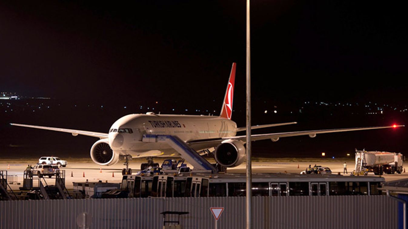 kényszerleszállást hajtott végre a Turkish Airlines  Boeing 777-es típusú repülőgépe, mert egy utas rosszul lett