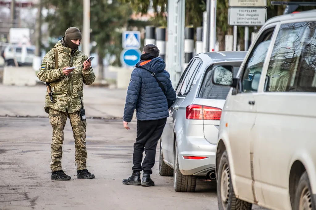 Ukrán válság, 2022, Beregsurány, határ, határátkelő, magyar-ukrán határ, autó 