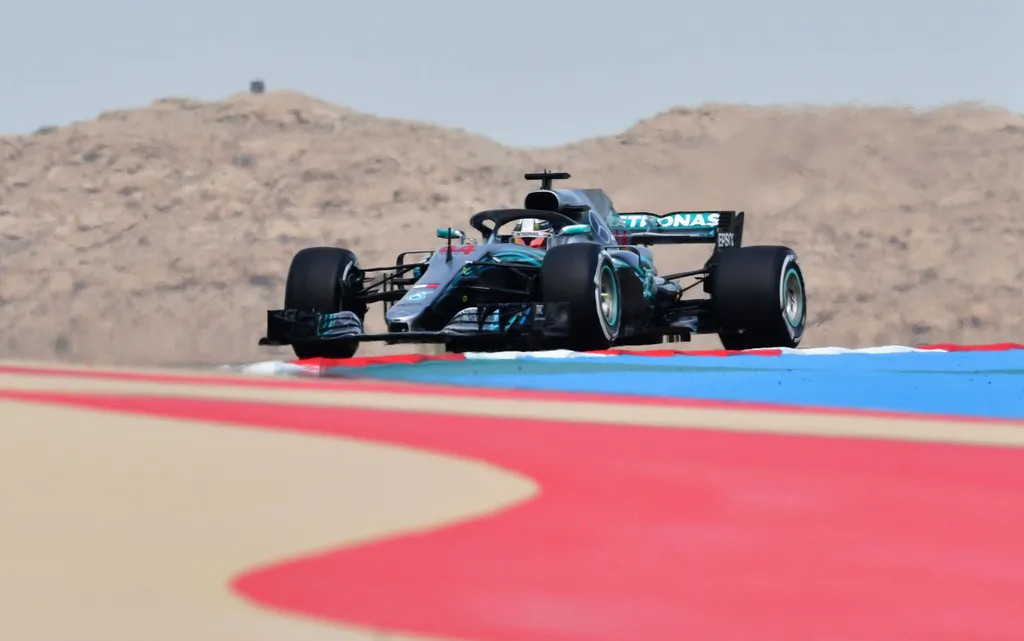 A Forma-1-es Bahreini Nagydíj pénteki napja, Lewis Hamilton, Mercedes AMG 