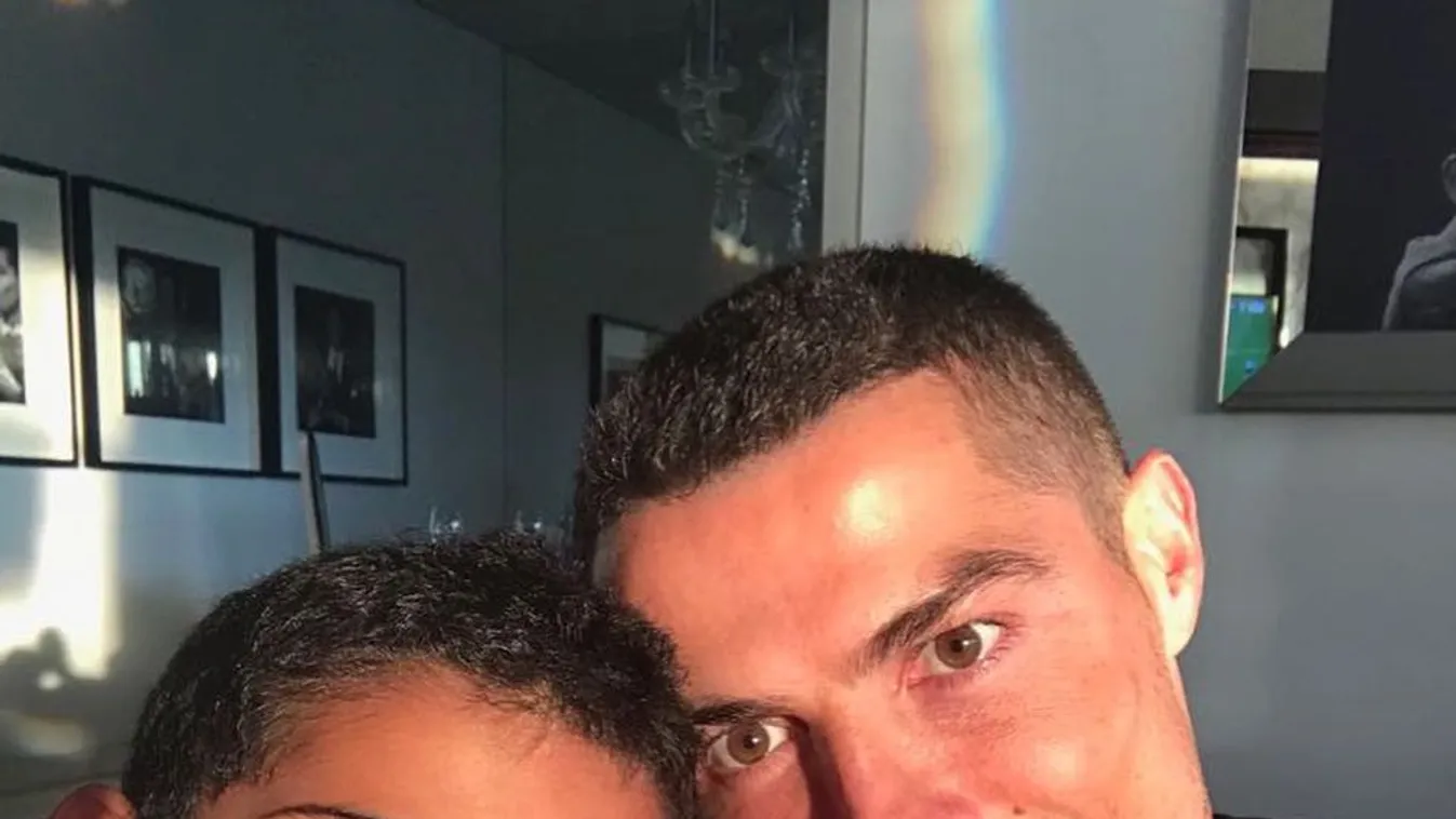 Cristiano Ronaldo kisfia, Cristiano Ronaldo Jr. a lelátóról nézte a Portugália-Uruguay meccset 