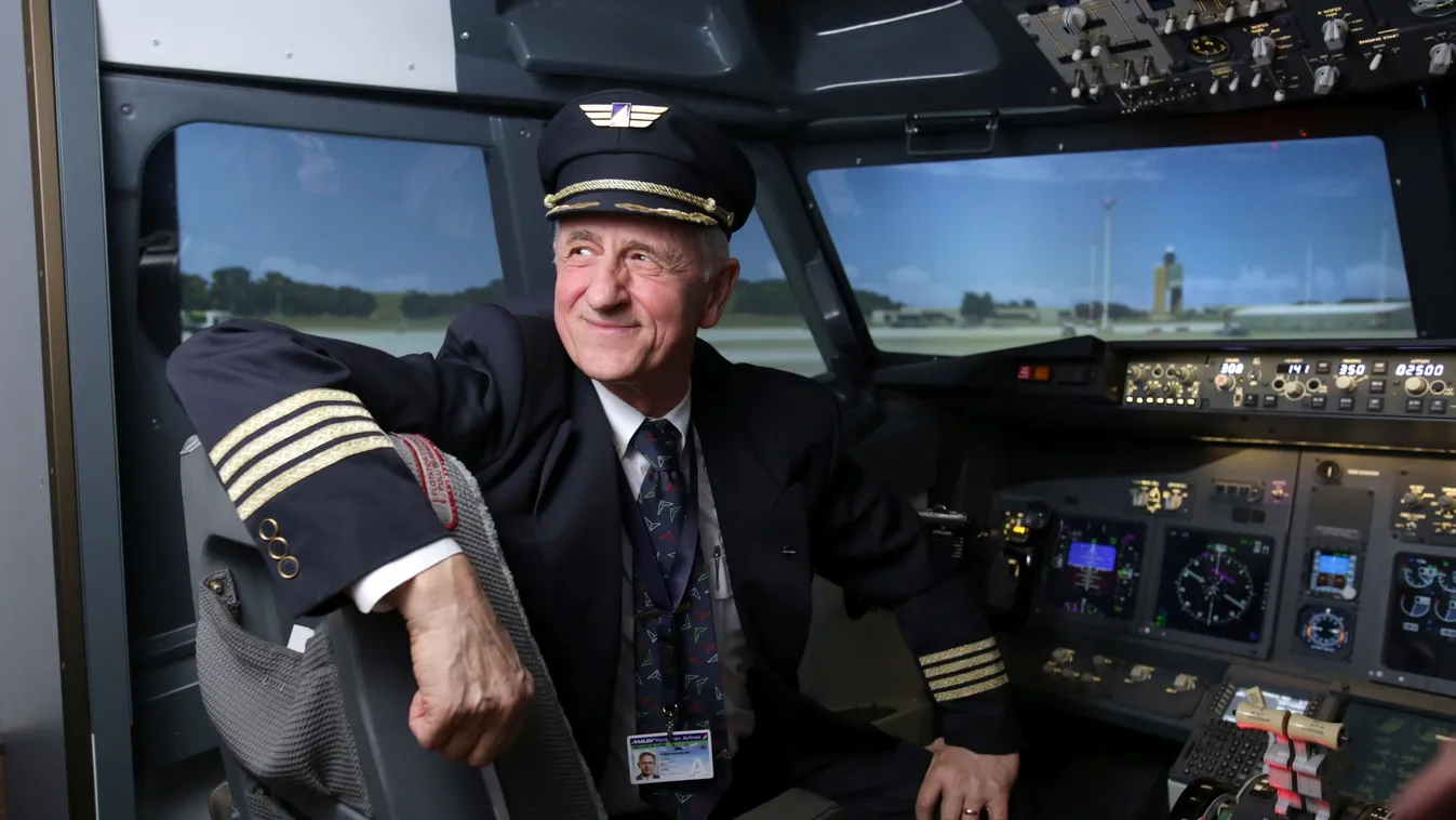 Veres András ex-Malévos Boeing 767 pilóta beszélget Elter Tamással a Pilots szimulátorában 2016 december 7. 