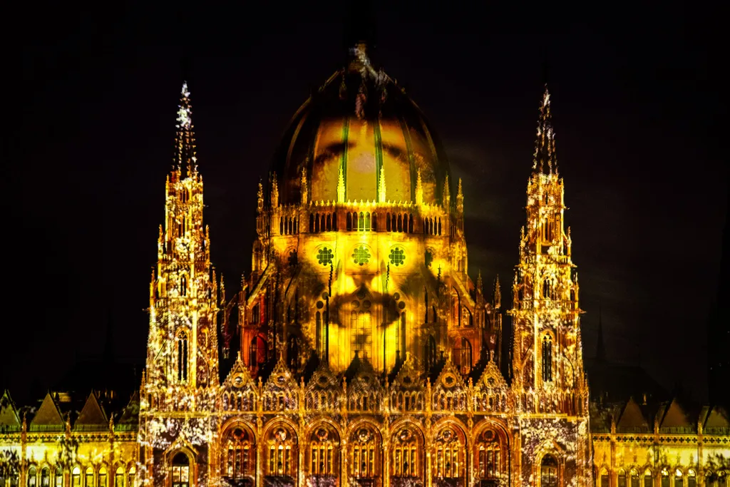 Európa legnagyobb tűzijátékát az Origo fotósai szerint fényfestés Országház Parlament 2021 08 20 2021.08.20. augusztus Szent István 