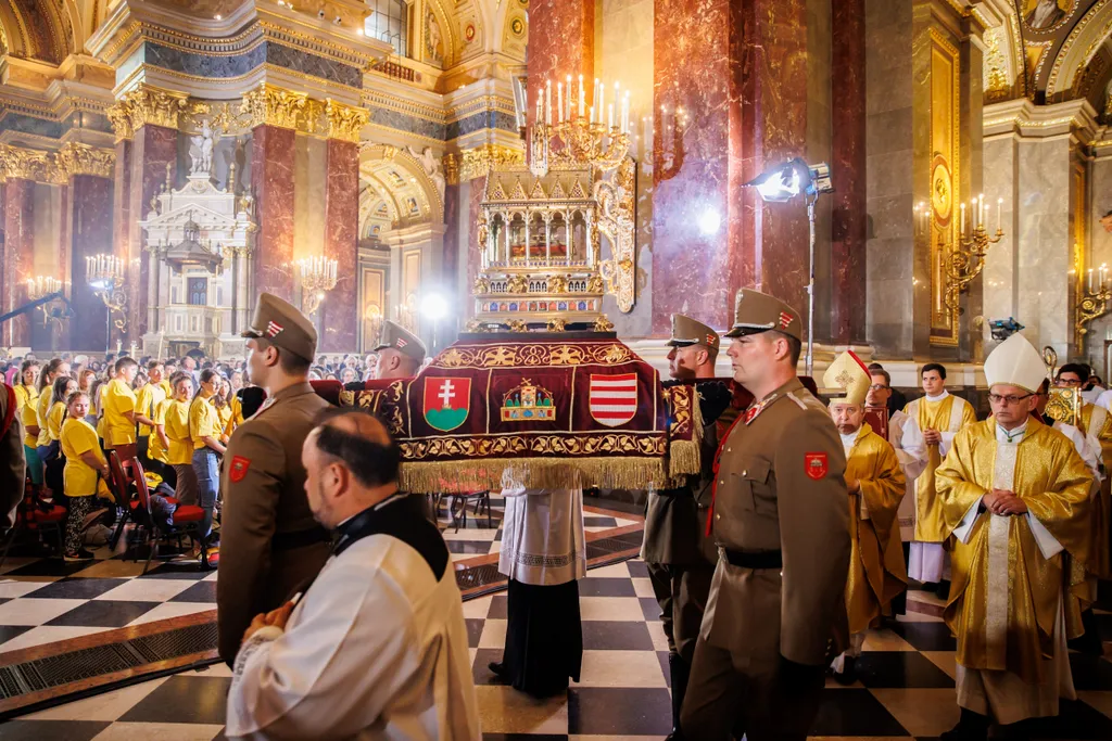 Ünnepi szentmise, Szent Jobb, Szent István-bazilikában, bbazilika, budapest, szent istván tér 