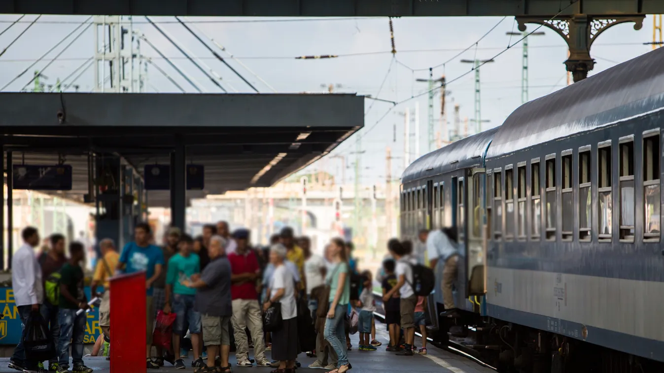 Nyugati pályaudvar Menekült Migráns Bevándorló Nyugati pályaudvar Menekült Migráns Bevándorló A Nyugati pályaudvarra érkező menekültek 