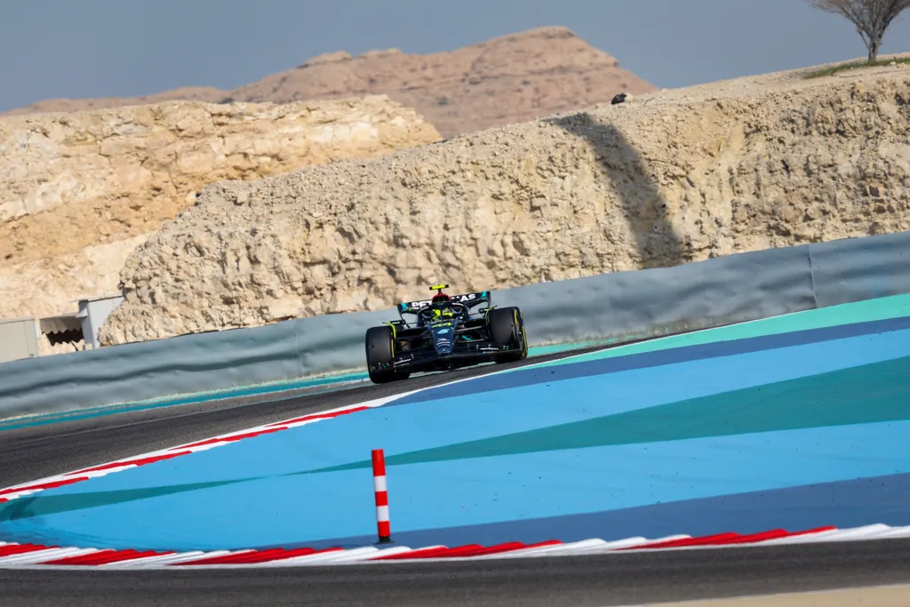 Forma-1, Bahreini Nagydíj 2023, péntek, Lewis Hamilton 