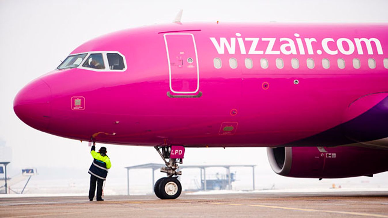 A Wizz Air légitársaság járata a Liszt Ferenc repülőtéren
