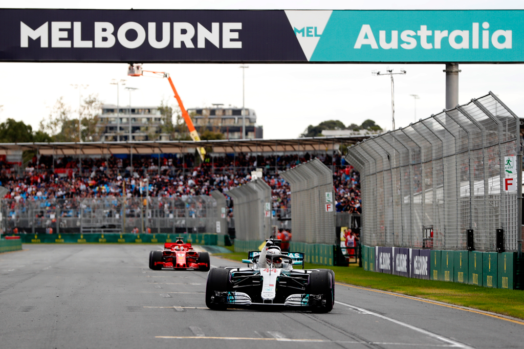 A Forma-1-es Ausztrál Nagydíj szombati napja, Lewis Hamilton, Mercedes-AMG Petronas, Sebastian Vettel, Scuderia Ferrari 