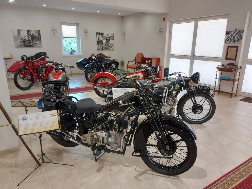 Kaáli Múzeum veterán autók és motorok 