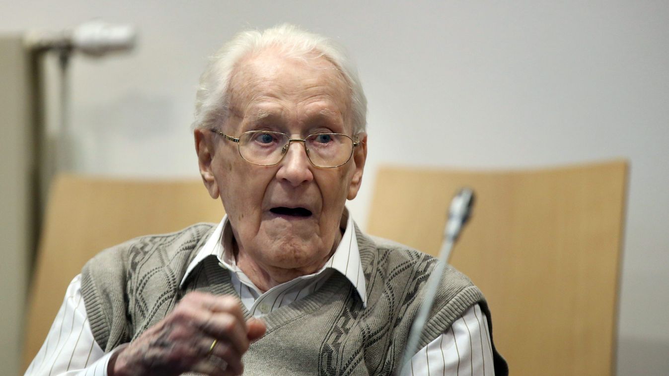 Lüneburg, 2015. április 21.
Oskar Gröning, az auschwitzi haláltábor egykori őre perének tárgyalásán a lüneburgi tartományi bíróságon 2015. április 21-én. A 93 éves Gröninget 300 ezer ember meggyilkolásában való részvétellel vádolják. (MTI/AP/Pool/Ronny Ha