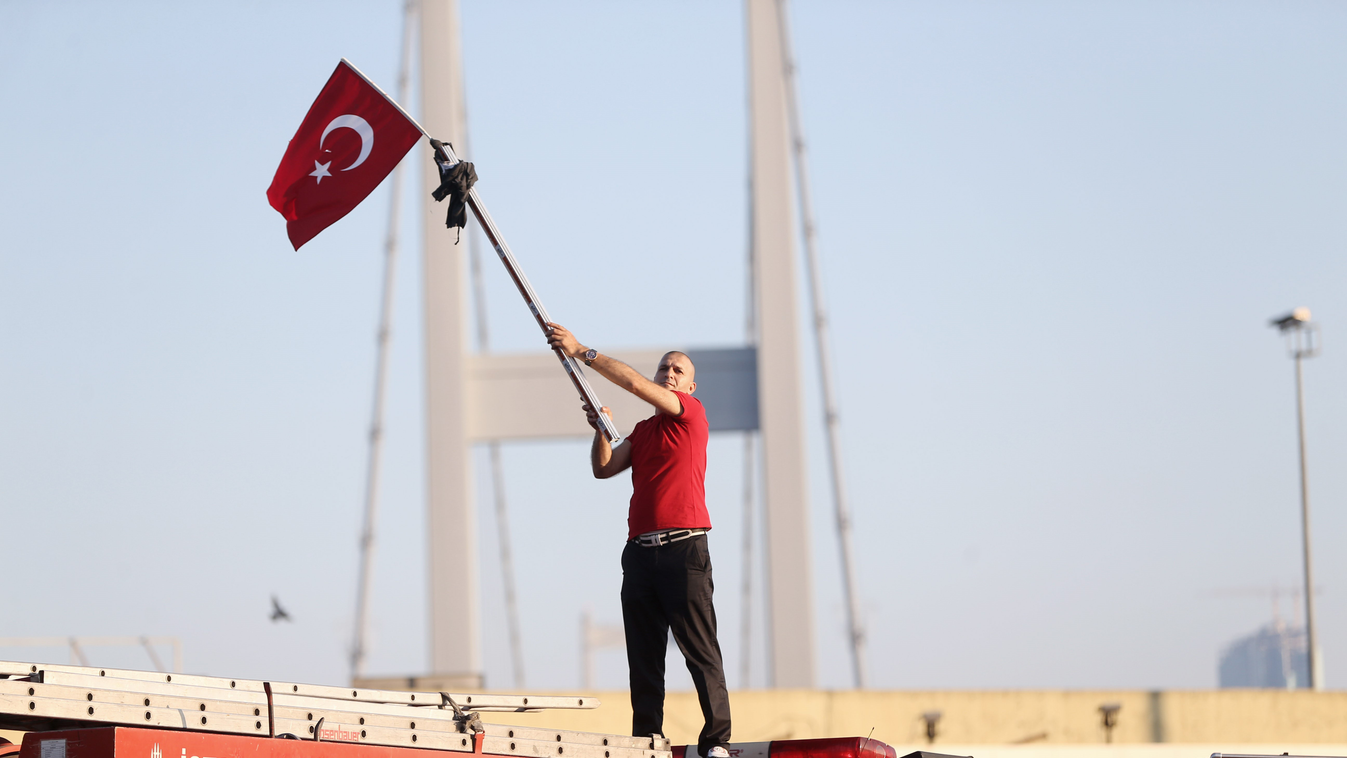 török törökország pucs katonai hatalomátvétel boszporusz híd 