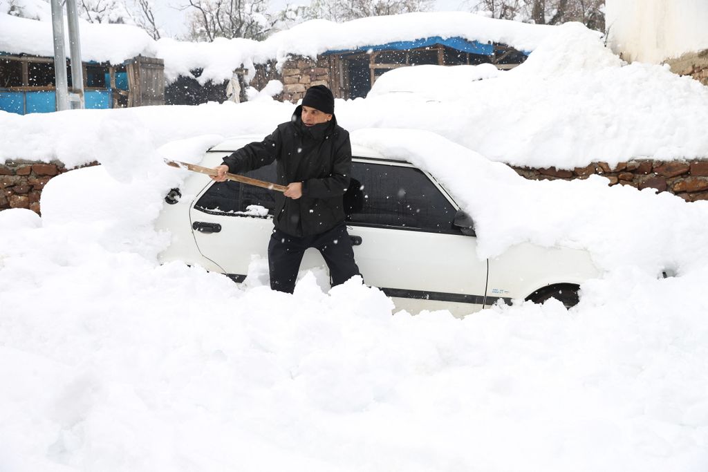 Havazás Törökországban  2022.01. 
 Snowfall in Turkiye's Hatay 2022,Hatay,snow,winter Horizontal 