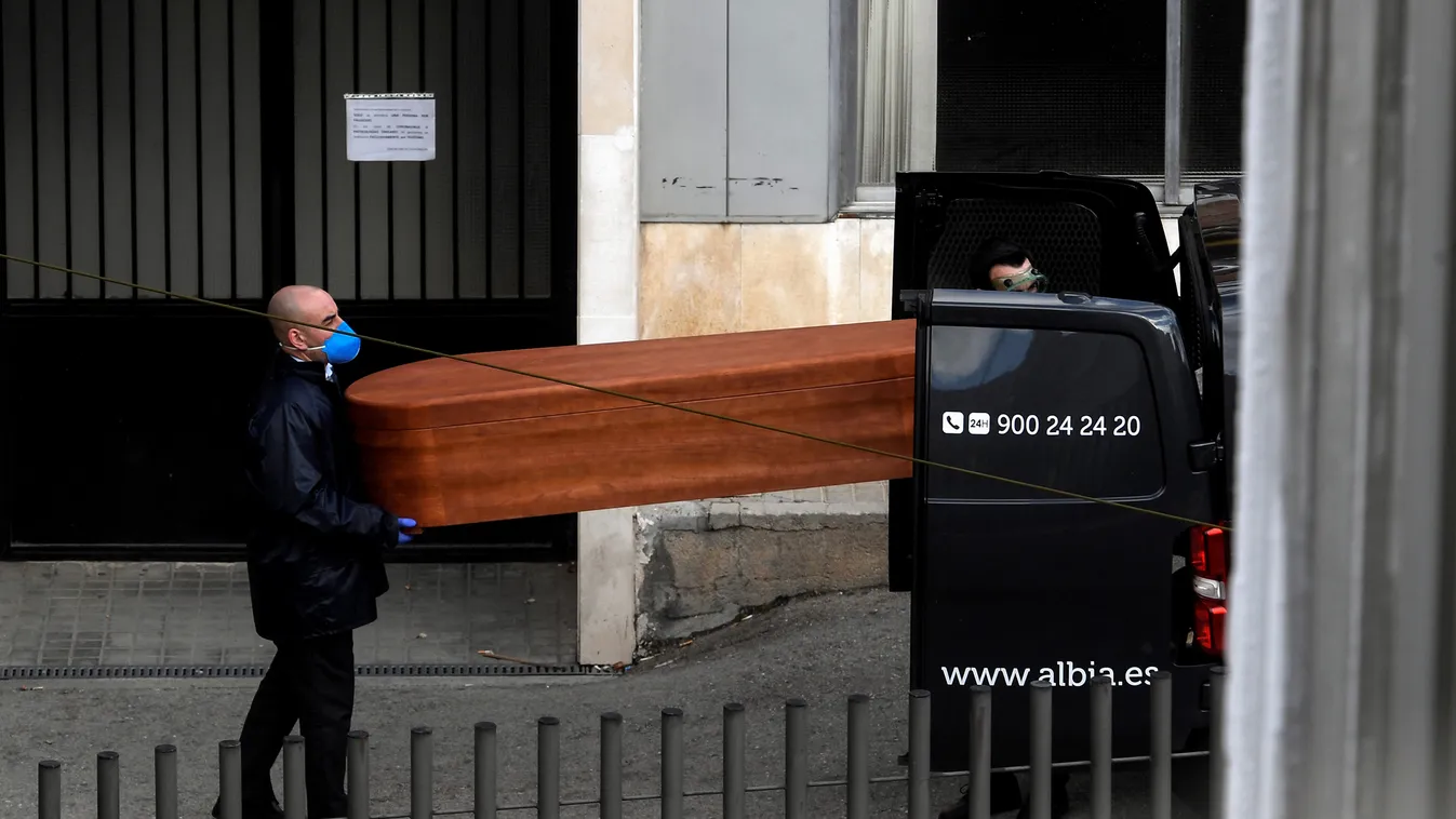 Koronavírus: Spanyolországban ismét napi kilencszáz felett a halálos áldozatok száma halott 