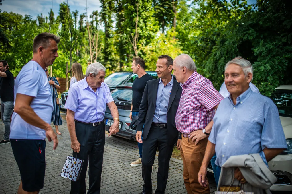 Mészöly Kálmán születésnapi köszöntése, mészöly kálmán 80 éve, Csillaghegyi Strand focipálya 