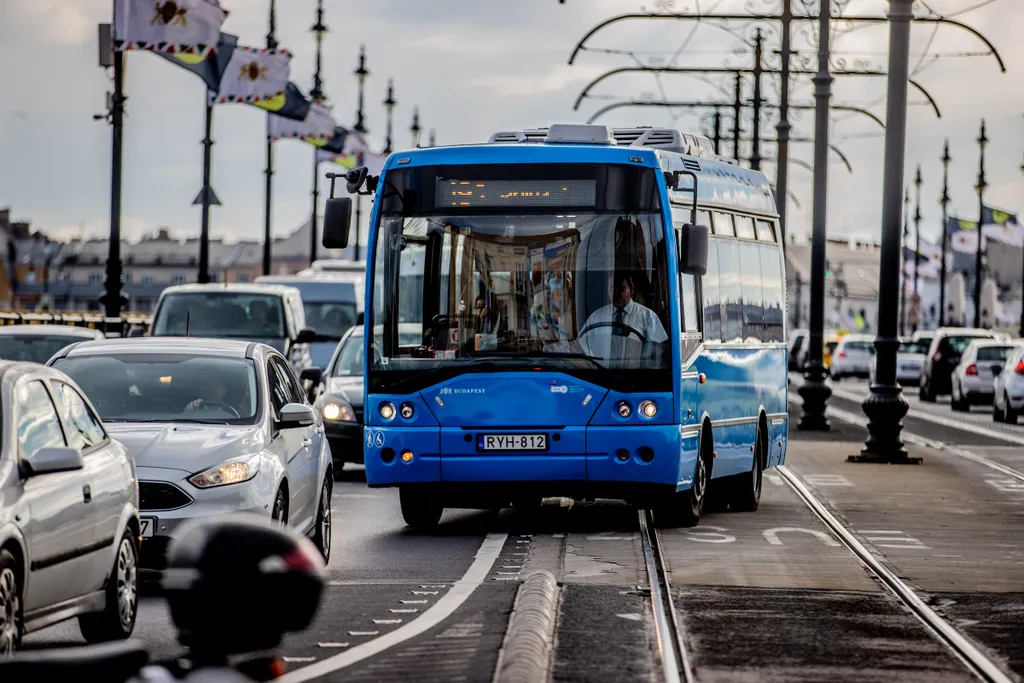 dugó, közlekedés, forgalom, autó, belváros, Budapest, budai rakpart, Margit híd, 2021.09.01. 