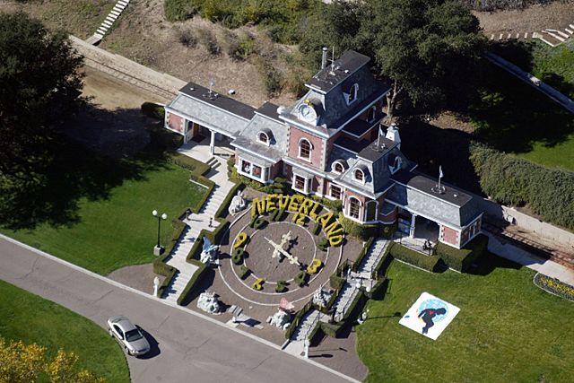 A híres Neverland Ranch is elúszott 2008-ban egy 24 millió dolláros tartozás fejében