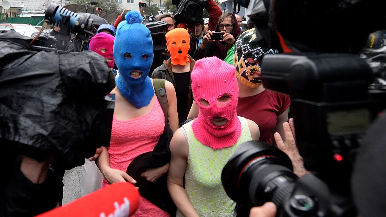 Letartózatták a Pussy Riot tagjait Szocsiban 