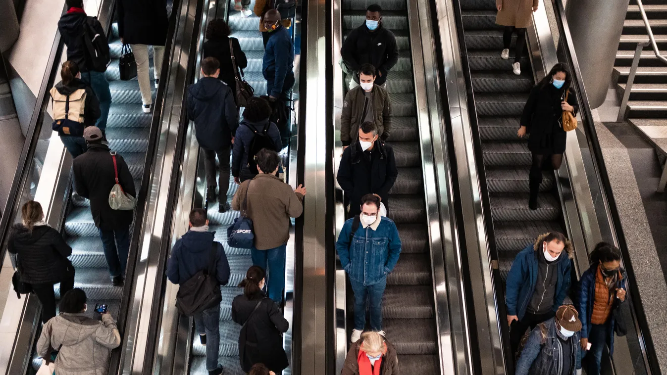 Párizs, covid, coronavírus, maszk, 
FRANCE - PARIS - EVERY DAY LIFE - SUBWAY Coronavirus France PARIS covid covid 19 covid-19 CROWD crowded EUROPE foule frequentation heure de pointe MASK masks masque masques METRO metropolitain mobilite 