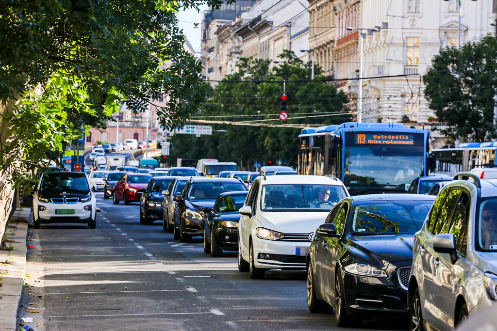 dugó, torlódás, forgalom, közlekedés, lezárás, Budapest, Bajcsy-Zsilinszky út, 2021.06.16. 
