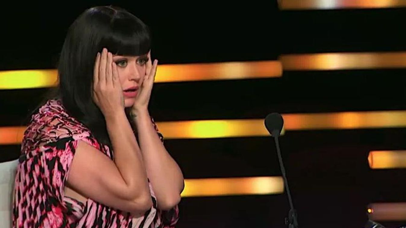 Katy Perry leblokkolt, csak a fejét fogta az American Idolban, amikor egy versenyző elájult 