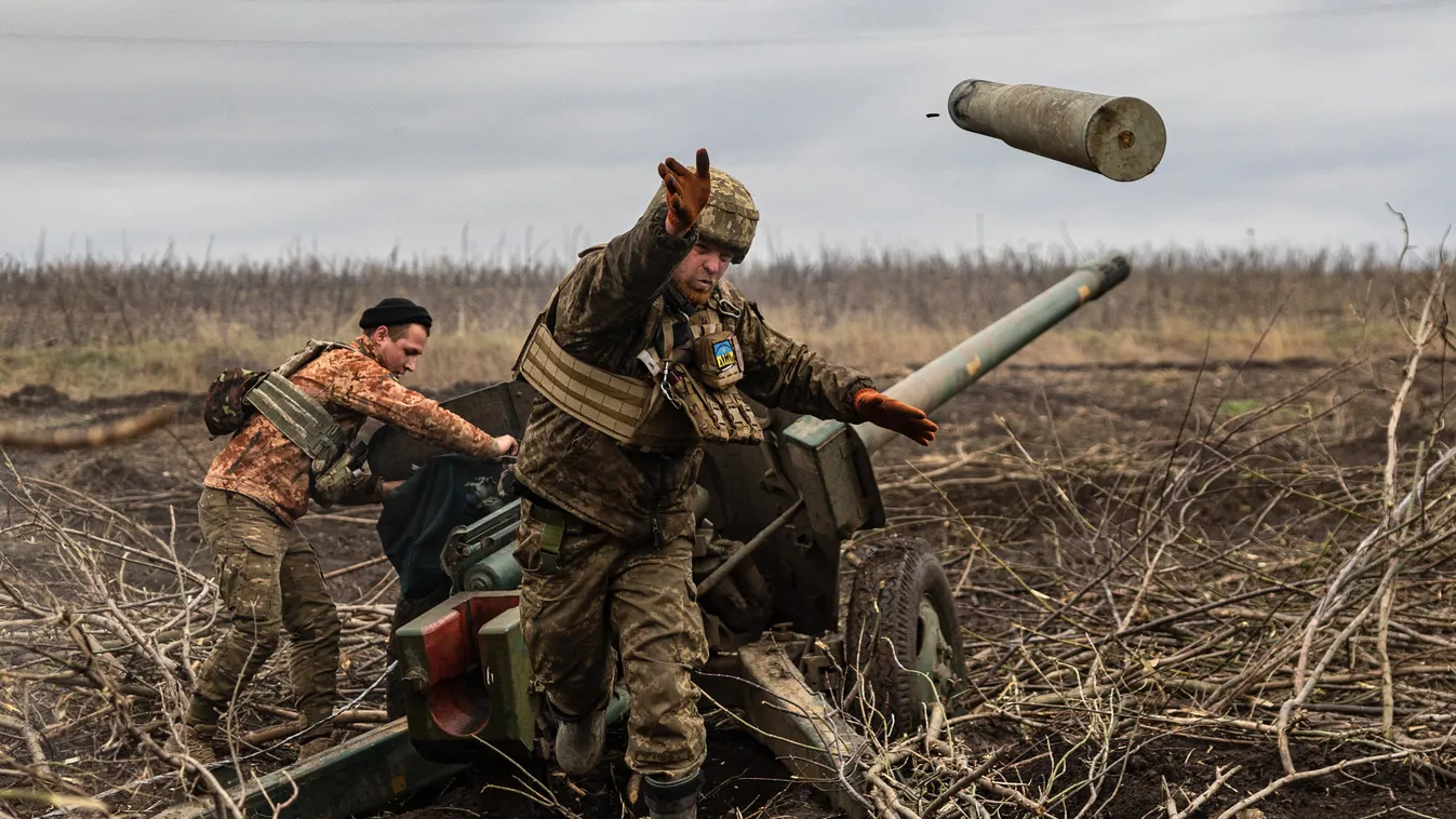 Bakhmut, Ukrajna, Oroszország, háború, ágyú, katona 