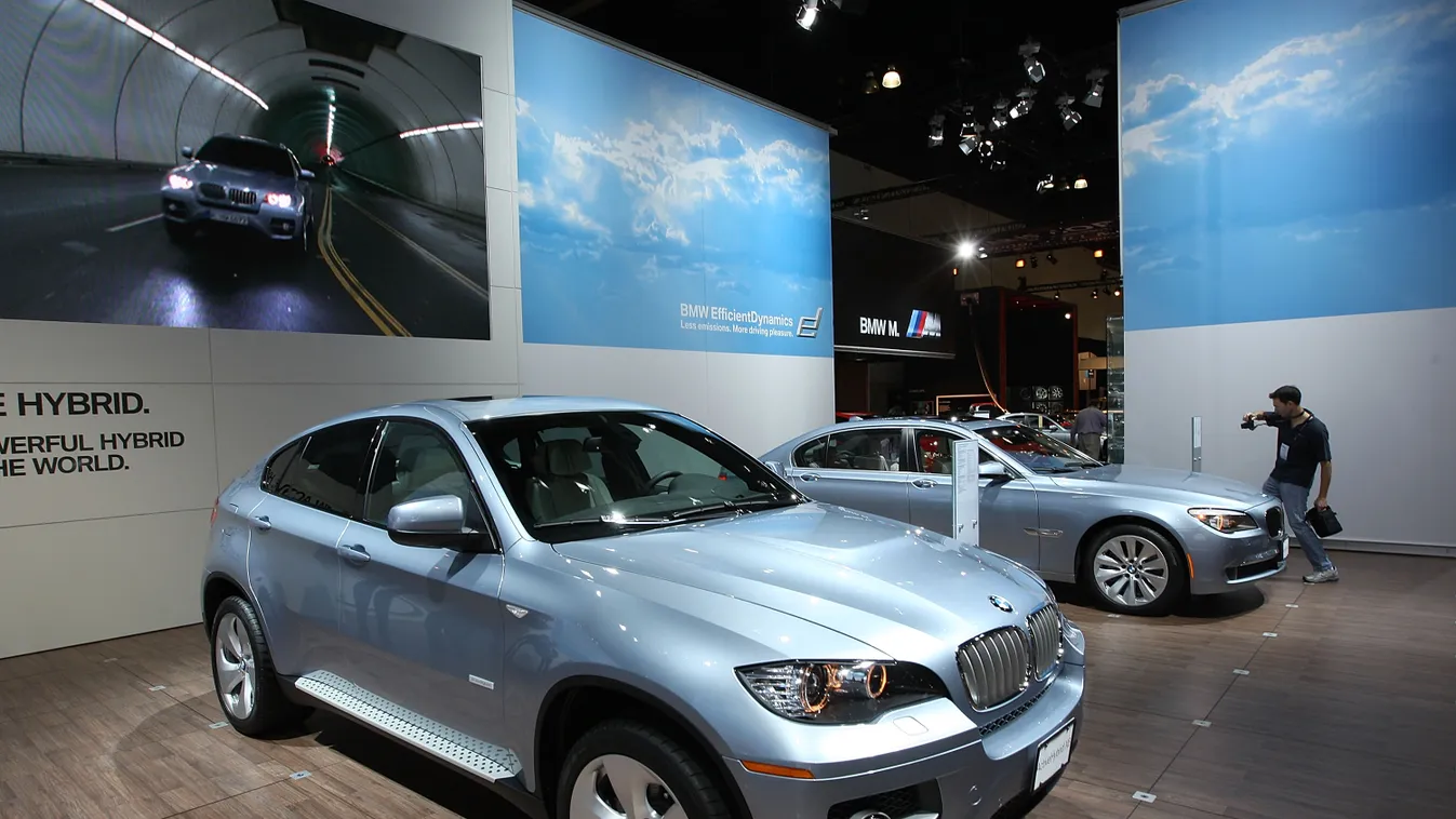 The 2009 LA Auto Show Holds Press Preview automobiles business car makers cars CONVENTION ECONOMY EXHIBITION FINANCE new models recession transportation GettyImageRank2 