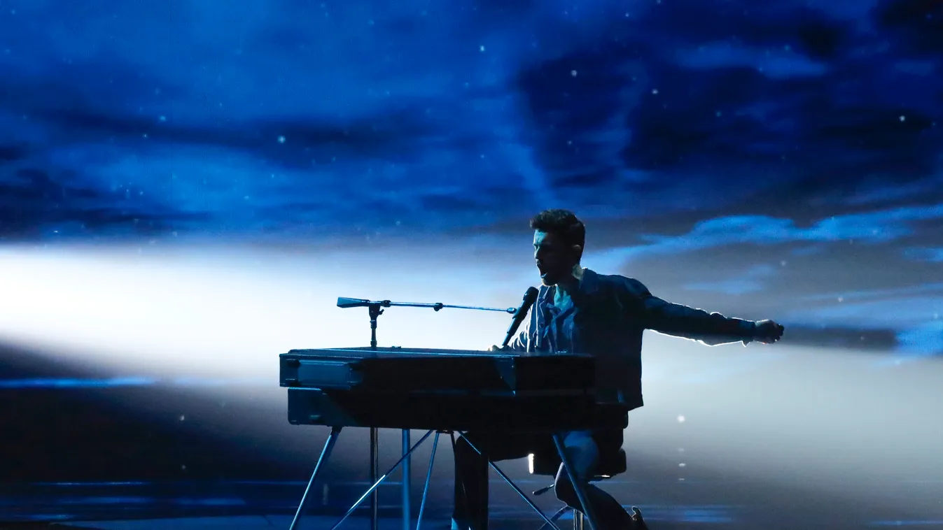 Netherlands' Duncan Laurence performs the song "Arcade" during the Grand Final of the 64th edition of the Eurovision Song Contest 2019 at Expo Tel Aviv on May 18, 2019, in the Israeli coastal city. (Photo by Jack GUEZ / AFP) 