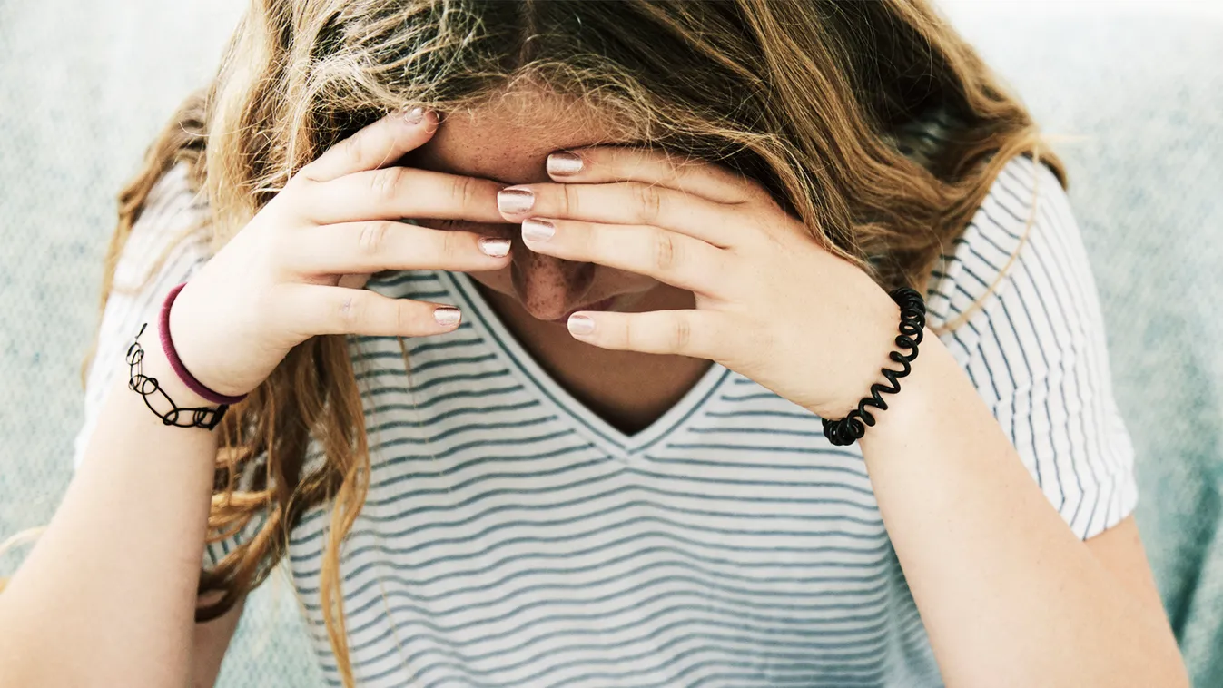 telefon zaklatás depresszió Öngyilkos lett egy 14 éves angol lány 