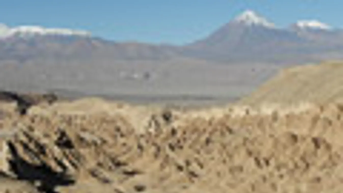 Chile, Atacama-sivatag, háttérben az andok 