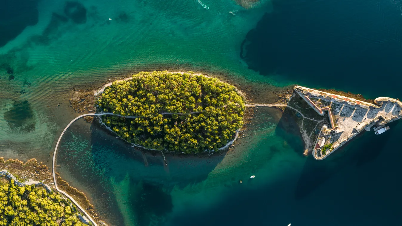 St. Nicholas Fortress, Horvátország, Szent Miklós erőd, Šibenik, Szent Ante-csatorna bejárata, velencei erődépítésű rena-iszánsz épület, világ építészeti örökség, Adria 