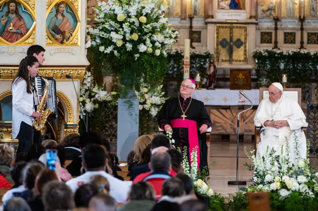 Ferencpápa2023, Ferenc pápa, pápalátogatás, háromnapos apostoli látogatás, Ferenc pápa magyarországi látogatása, Magyarország, péntek, 2023, Árpád-házi Szent Erzsébet-templom, Rózsák tere, 